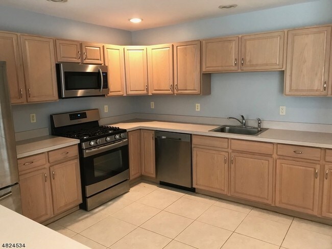 Building Photo - 7 Stonehill Rd