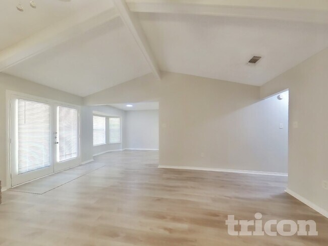 Building Photo - 934 Robinwood Dr