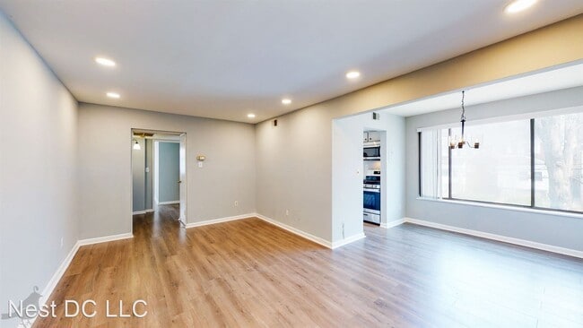 Building Photo - 2 br, 1 bath House - 1727 28th St SE Unit 204