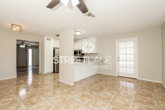Building Photo - Beautiful 3 Bedrooms 2 Baths Home in Glend...