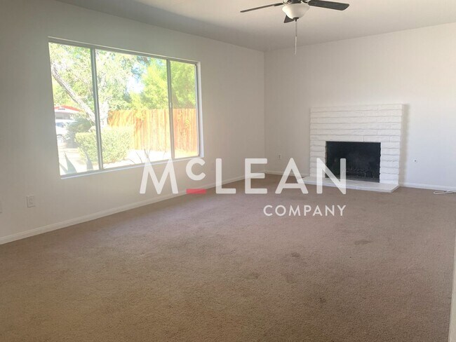 Foto del edificio - Pet Friendly Palm Desert Home