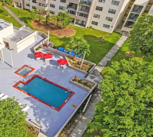 Foto del edificio - 8004 SW 149th Ave