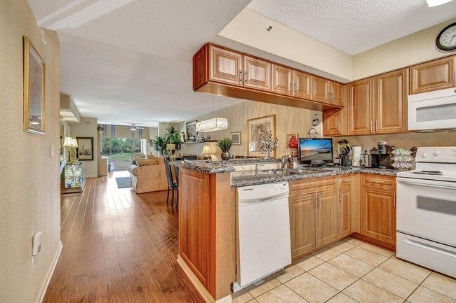 Foto del edificio - 5842 Crystal Shores Dr