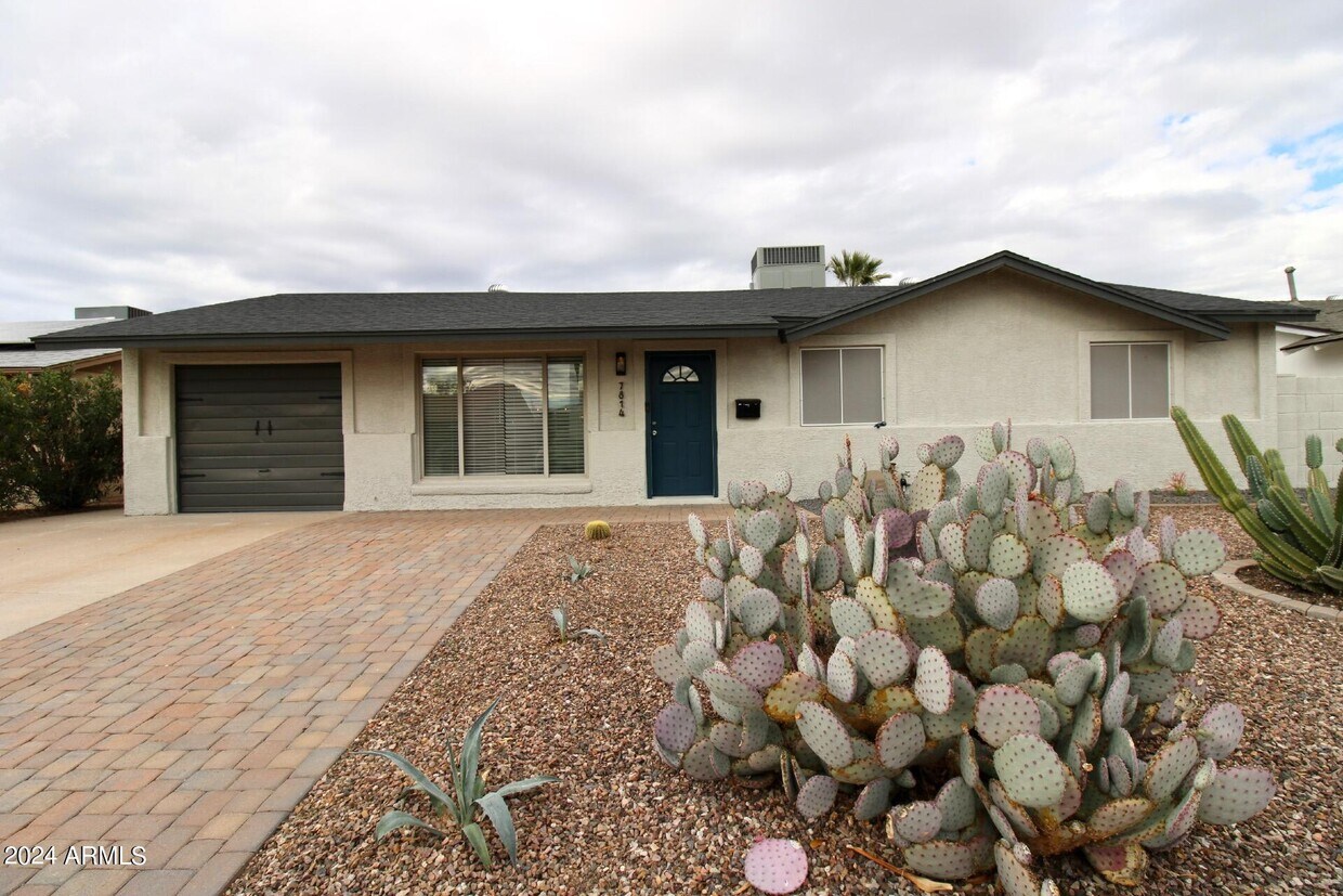 Primary Photo - 7814 E Cypress St