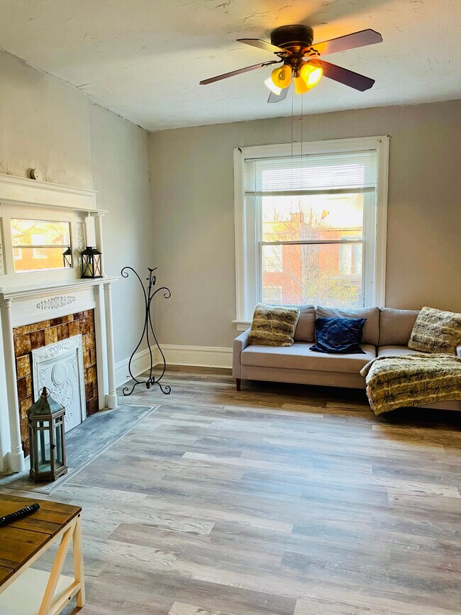 Foto del edificio - 3924 Botanical Ave