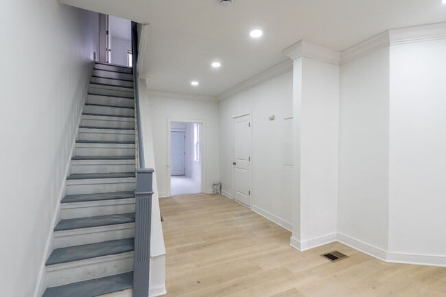 Building Photo - Newly rehabbed 3 bedroom 1.5 bath unit