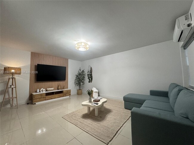 Foto del edificio - 7904 West Dr