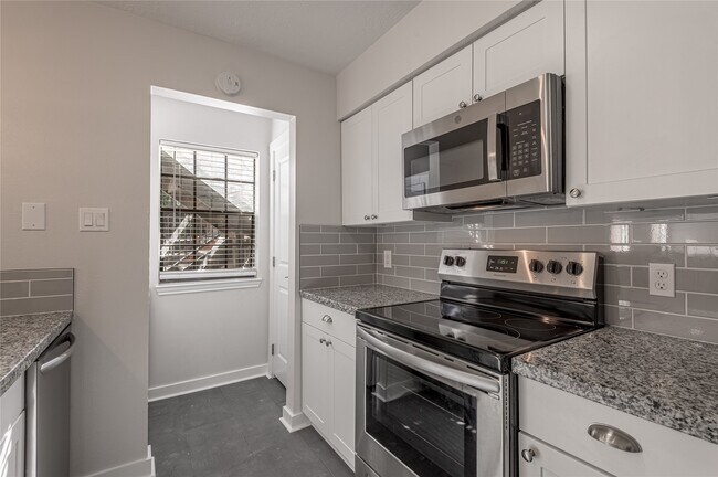 Building Photo - 2401 Sycamore Ave