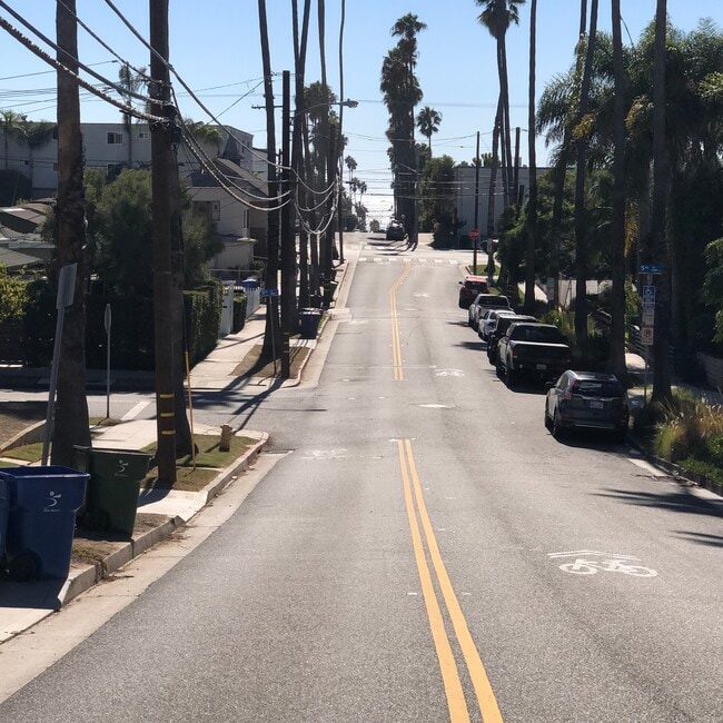 down the hill to the ocean - 516 Bay St