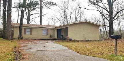 Building Photo - 3061 Bienville Dr