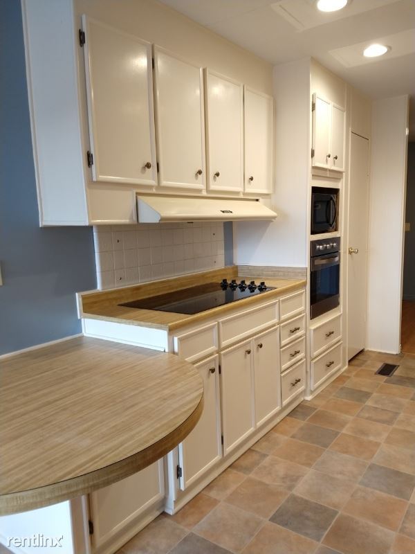 Primary Photo - 5 br, 2 bath Apartment - 115 S 600 W A Unit A