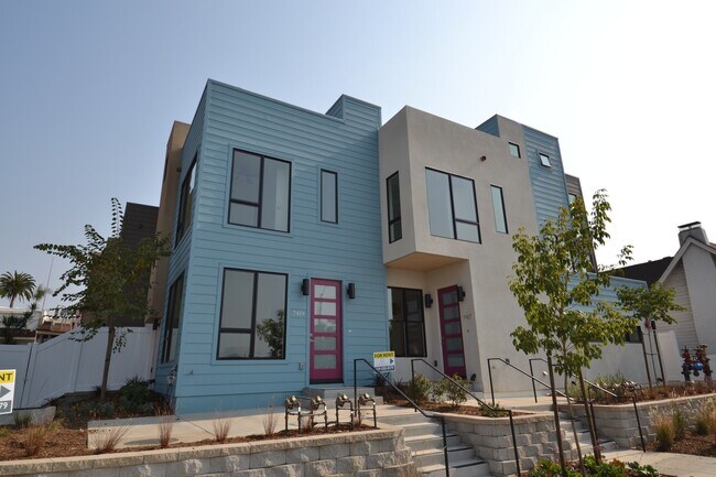 Building Photo - BREATHTAKING 1BD + Office/ 2BA in La Jolla...