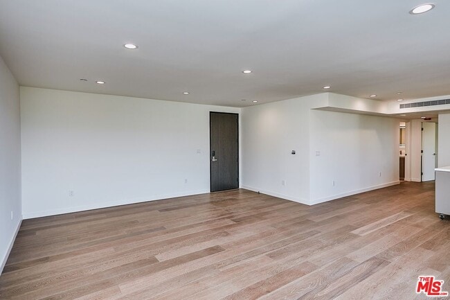 Foto del edificio - 328 N Maple Dr