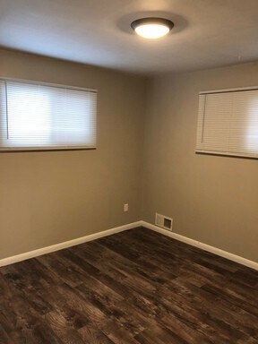 Building Photo - Spacious 3 bedrooms and 2 bathrooms home