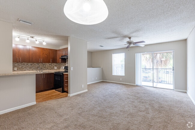 1BR, 1BA - 900SF - Breakers Premium - Living/Dining Room - Coral Falls