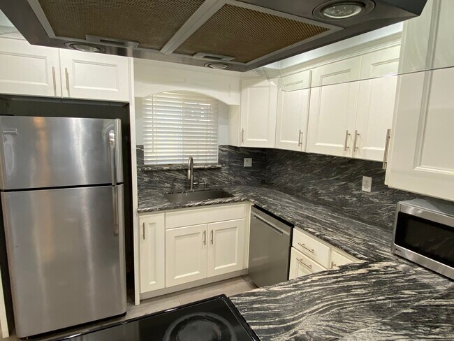 Updated Kitchen - 1212 Amethyst St