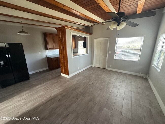 Foto del edificio - 1604 S Miramar Ave