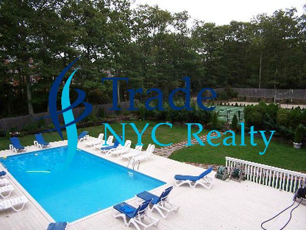 Building Photo - 2210 Noyac Rd