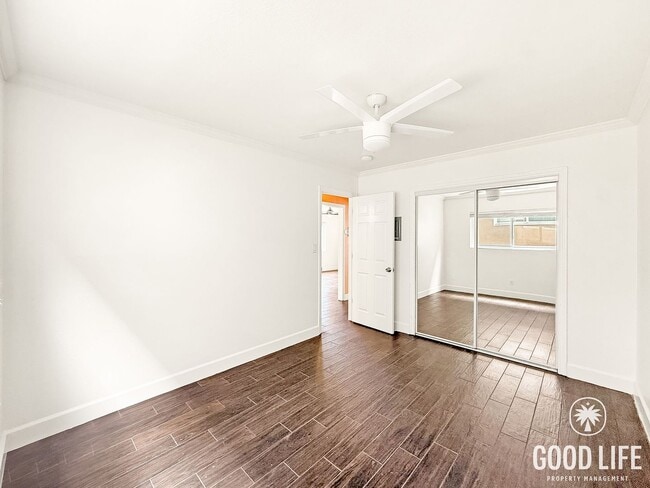 Building Photo - Coastal 2BR Unit in Pacific Beach with Parking & On-Site Amenities