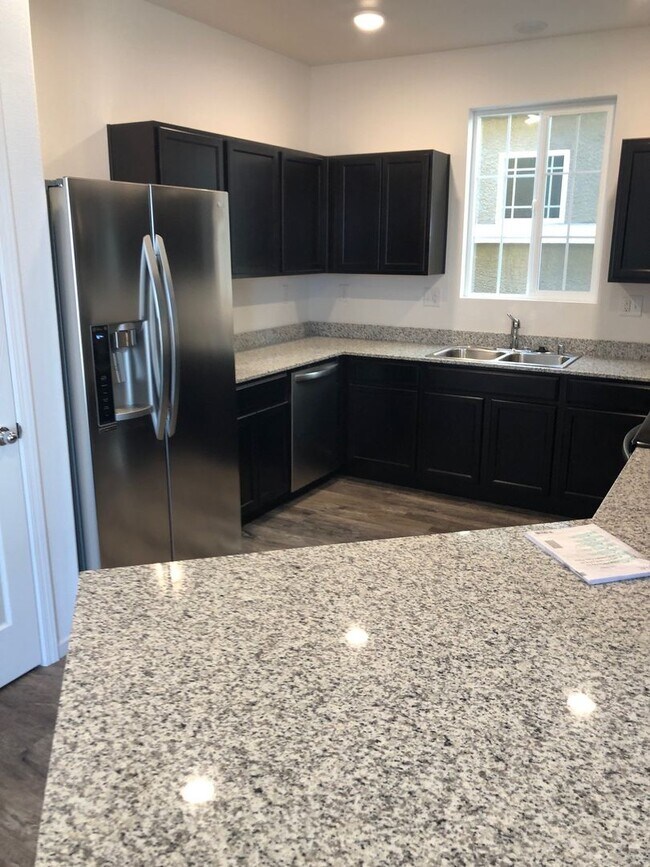 Foto del edificio - $2595.00 - $500.00 OFF THE SECOND MONTH WI...