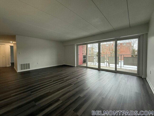 Foto del edificio - 51 Hill Rd