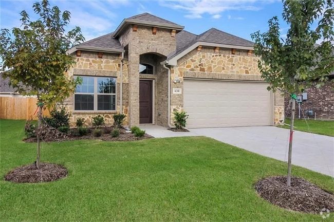 Building Photo - 630 Redwood Dr