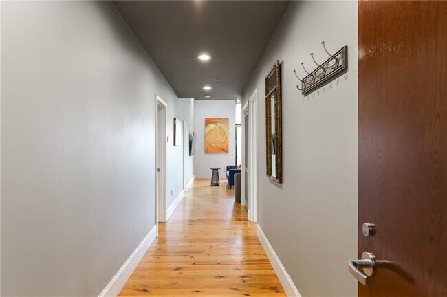 Foto del edificio - 6105 Blue Stone Rd