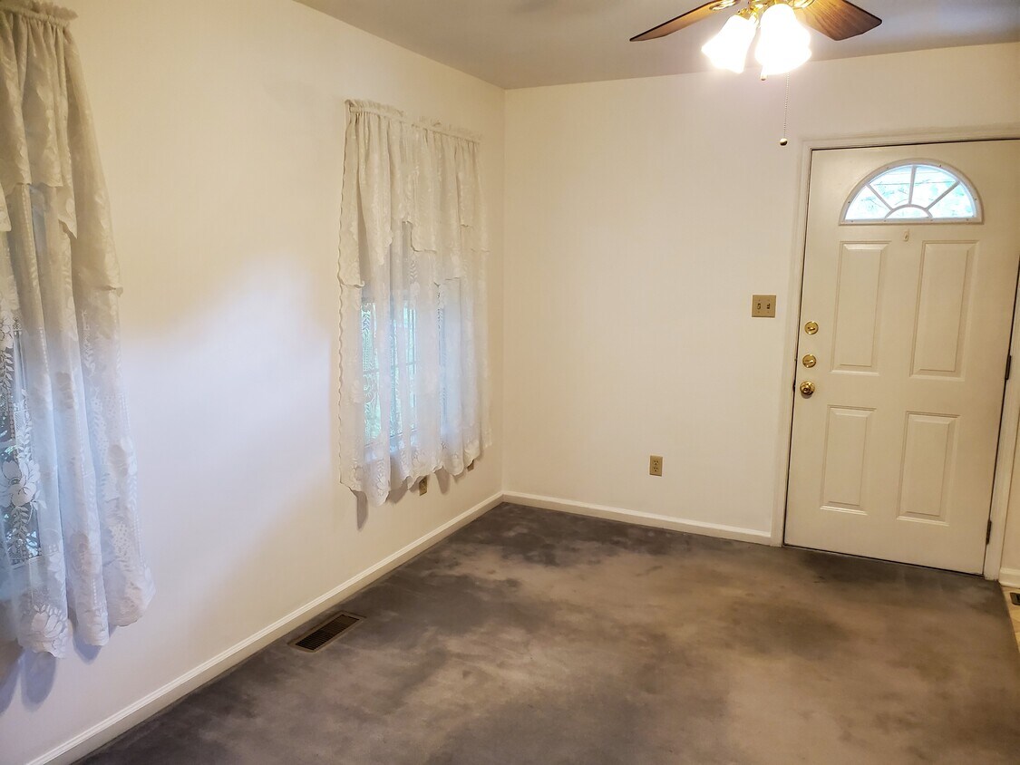 Private Entrance - 1648 Lower State Rd