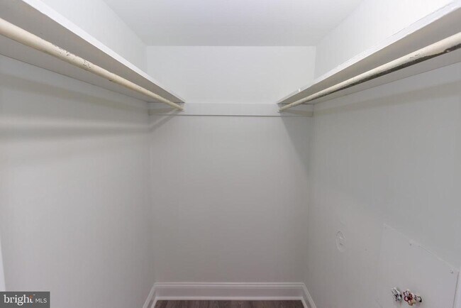 Building Photo - 10040 Jeanes St