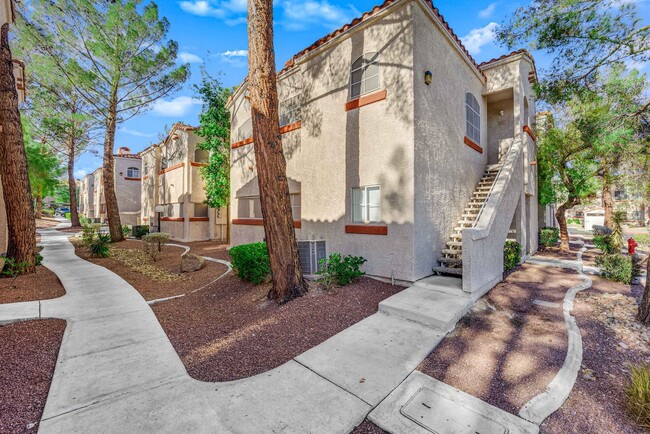 Building Photo - Indian Wells Community! 3/2 Condo