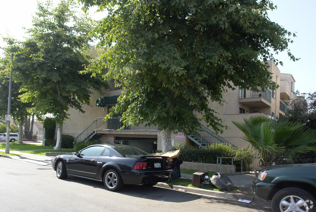 54535455 Lemon Grove Ave, Los Angeles, CA 90038 Apartments in Los
