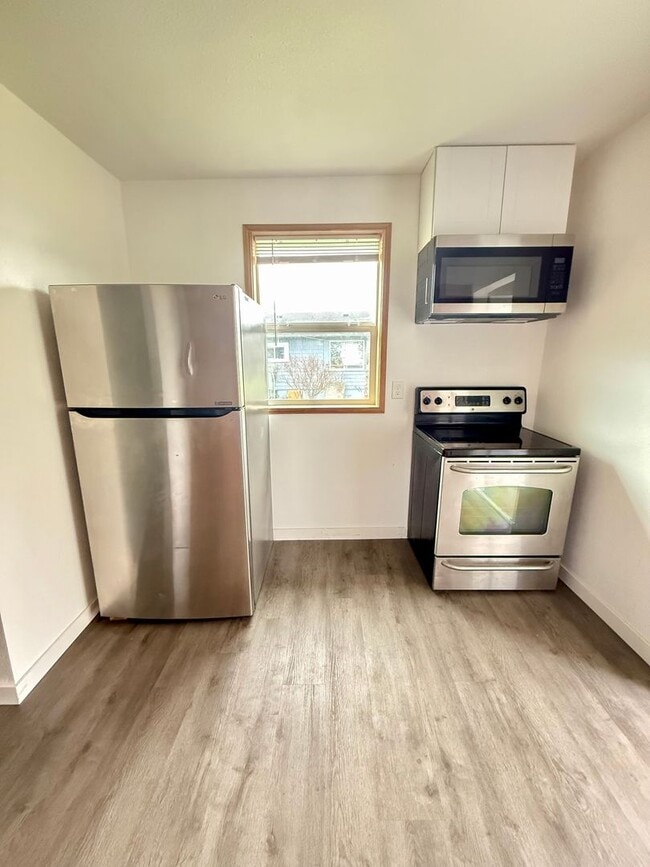 Building Photo - Studio Month to Month Lease