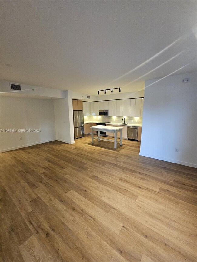 Foto del edificio - 1650 NE 124th St