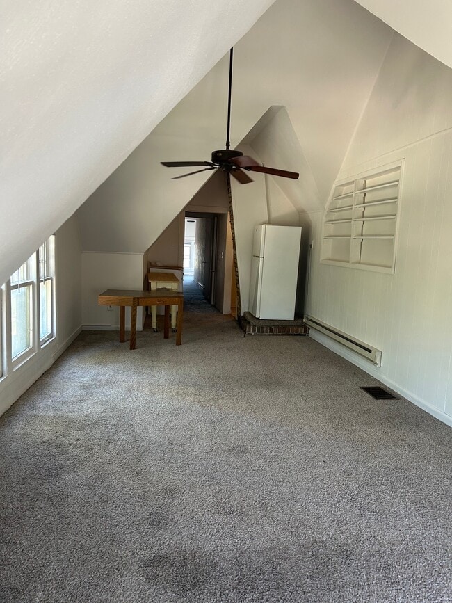 Foto del edificio - 2010 N Oakland Ave