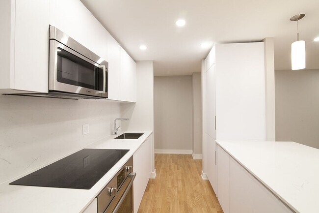 Building Photo - Les Appartements St Lambert