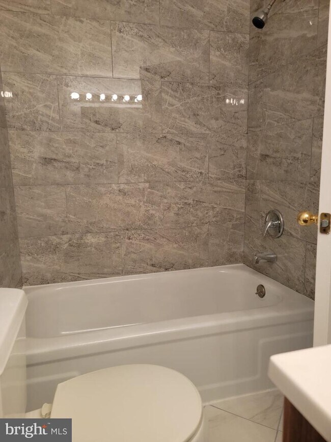 Foto del edificio - 3301 Hewitt Ave