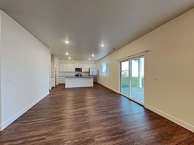 Building Photo - 954 N Barkvine Ave