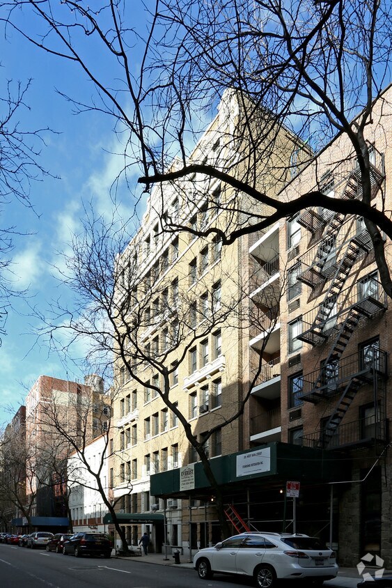 Building Photo - 321 W 55th St