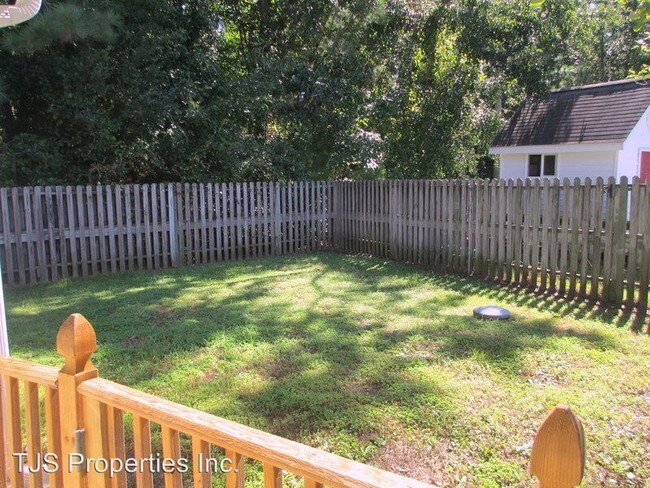 Foto del edificio - 108 White Ash Ln