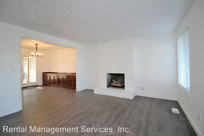 Building Photo - 3 br, 2.5 bath House - 510 SW 4th St