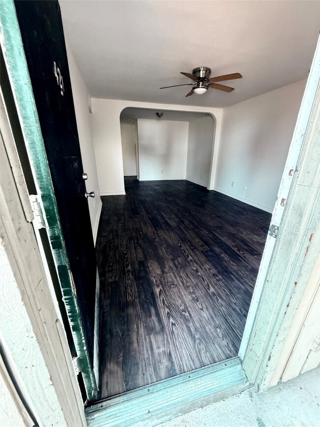 Building Photo - 5625 Antoine Dr
