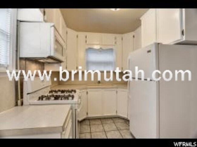 Building Photo - 1165-1165 E 400 S