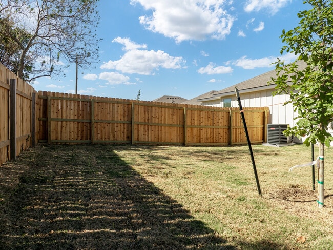 Foto del edificio - 5110 Rose Gdn Lp