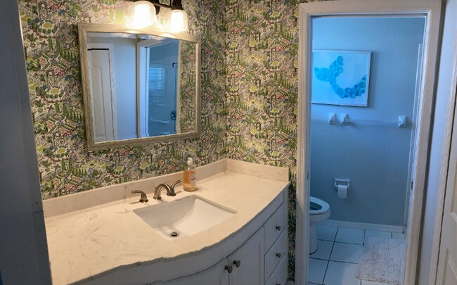 Foto del edificio - 6218 Shadowood Cir