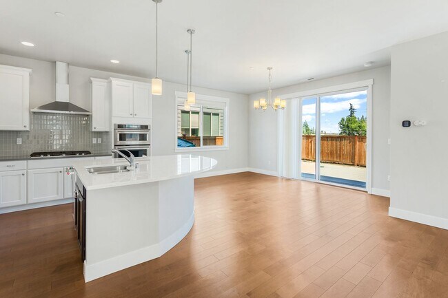 Building Photo - Elegant 4 Bedroom 3 Bathroom in Kirkland