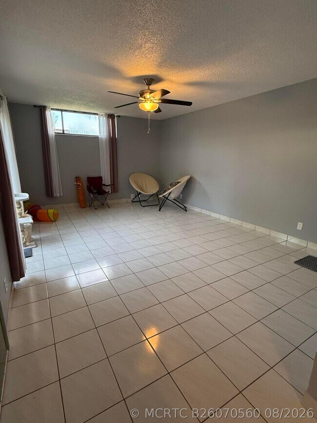 Foto del edificio - 31 Springdale Cir