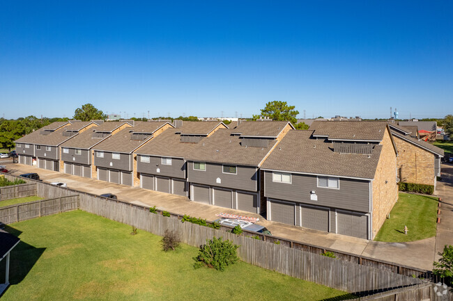 Building Photo - Willow Run Apartments