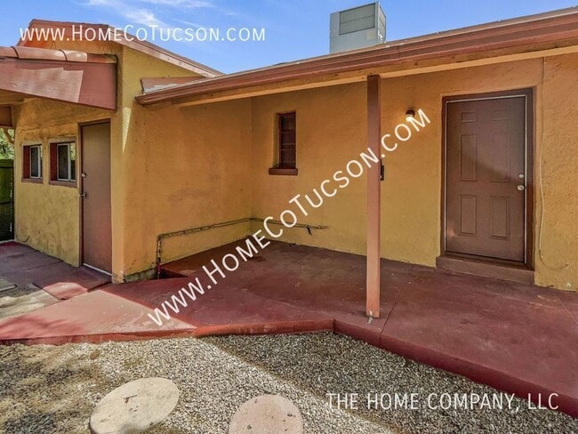 Building Photo - 1509 E Blacklidge Drive Unit 3: Four Bedro...