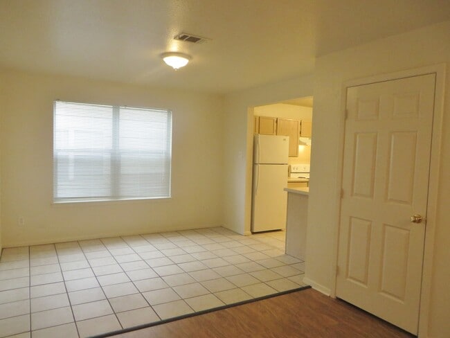 Building Photo - 2 Bedroom 2 Bathroom Unit In Georgetown
