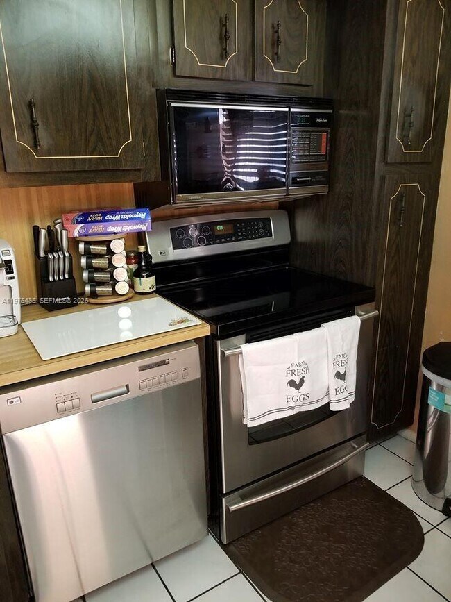 Building Photo - 8301 Sands Point Blvd